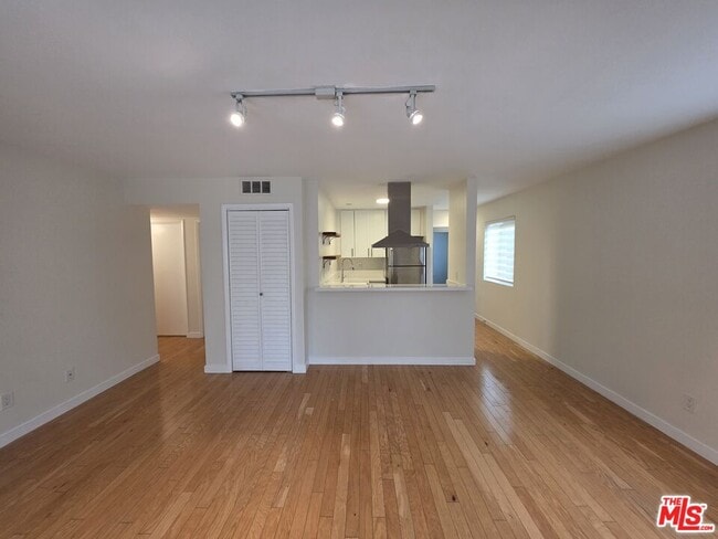 1260 Vin Scully Ave in Los Angeles, CA - Building Photo - Building Photo