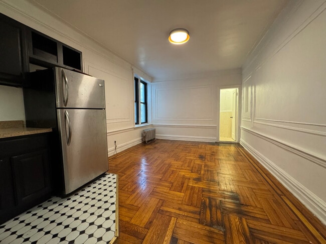 377 Montgomery St, Unit 1 in Brooklyn, NY - Building Photo - Building Photo