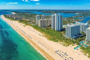 3100 N Ocean Dr in Riviera Beach, FL - Building Photo