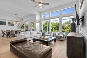 5820 Harper Park Dr in Austin, TX - Building Photo - Building Photo