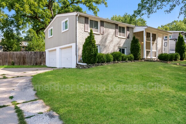 1124 NE 52nd Pl in Kansas City, MO - Building Photo - Building Photo