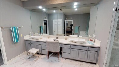 15020 Encanto Dr in Los Angeles, CA - Building Photo - Building Photo