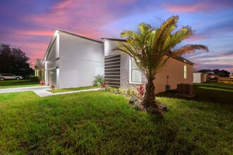 1930 Drum Dr in Poinciana, FL - Building Photo - Building Photo