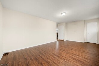 160 Augustine Pl in Union, NJ - Foto de edificio - Building Photo
