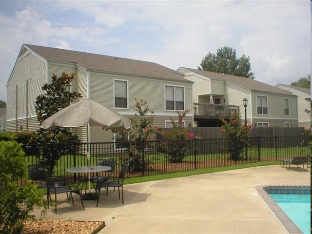 Falcon Lair Apartments in Columbus, MS - Building Photo