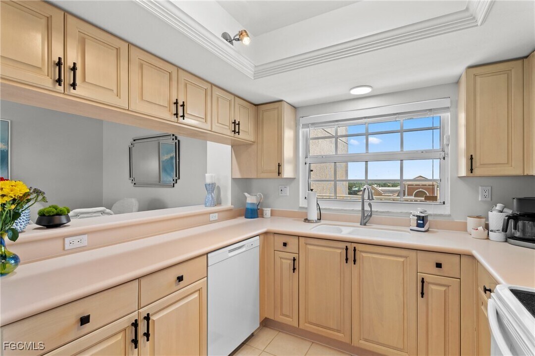 9577 Gulf Shore Dr in Naples, FL - Foto de edificio