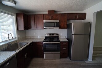 11025 16th Ave SW, Unit 202 in Seattle, WA - Foto de edificio - Building Photo