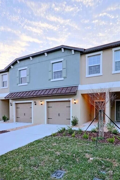 11115 Wishing Cloud Rd in Land O Lakes, FL - Building Photo