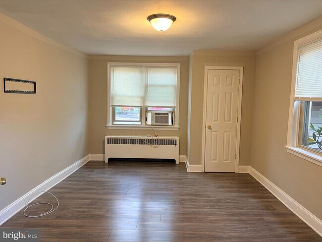 1017 N York Rd in Willow Grove, PA - Foto de edificio - Building Photo