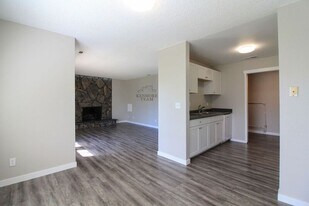 6809 W Kennewick Ave in Kennewick, WA - Building Photo