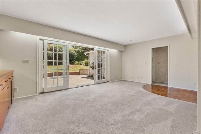 property at 4020 Vía Picaposte