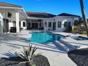15802 SW 15th St in Weston, FL - Building Photo - Building Photo
