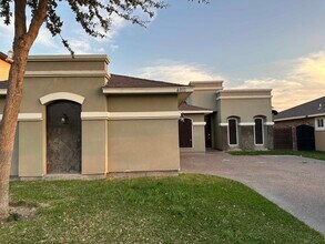 4011 Aidin St in Laredo, TX - Building Photo - Building Photo