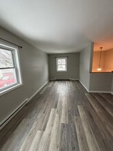 285 1/4 Walnut St, Unit Apt B in Oswego, NY - Building Photo - Building Photo