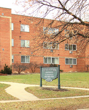 Center Park Apartments in Bedford, OH - Building Photo - Building Photo