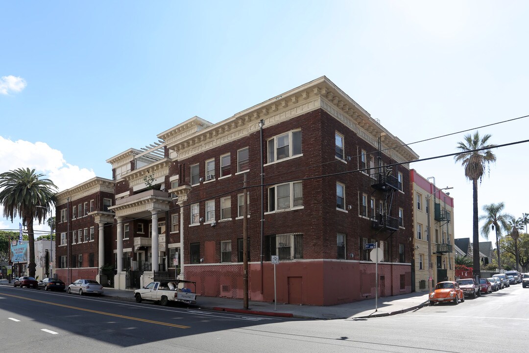 2120 W 11th St in Los Angeles, CA - Building Photo