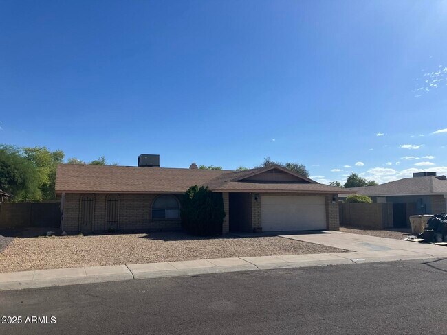 5553 W Hartford Ave in Glendale, AZ - Building Photo - Building Photo