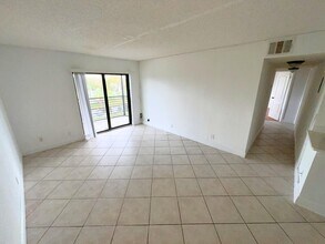 3700 N Pine Island Rd in Sunrise, FL - Building Photo - Building Photo