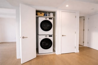 72 Lott St, Unit 2B in Brooklyn, NY - Building Photo - Building Photo