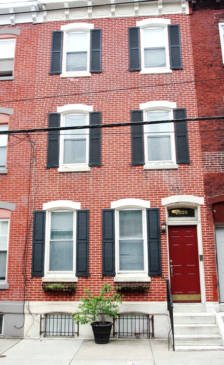 2320 Catharine St, Unit 3 in Philadelphia, PA - Building Photo