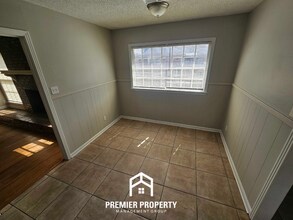 5599 Quince Rd in Memphis, TN - Foto de edificio - Building Photo