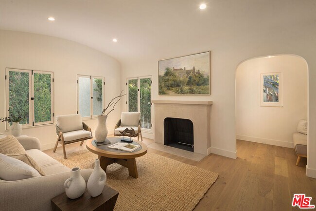 8817 Ashcroft Ave in West Hollywood, CA - Building Photo - Building Photo