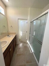 4802 Black Falcon Wy in Sun Valley, NV - Foto de edificio - Building Photo