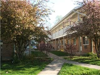 Carriage House Apartments in Sycamore, IL - Foto de edificio - Building Photo