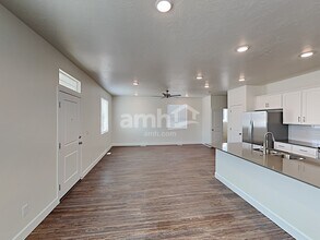7357 S Copper Rim Dr in West Jordan, UT - Building Photo - Building Photo