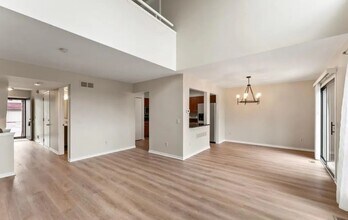 708 Preston Ct in Rochester Hills, MI - Foto de edificio - Building Photo