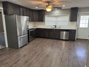 1311 Devils Glen Rd in Bettendorf, IA - Foto de edificio - Building Photo