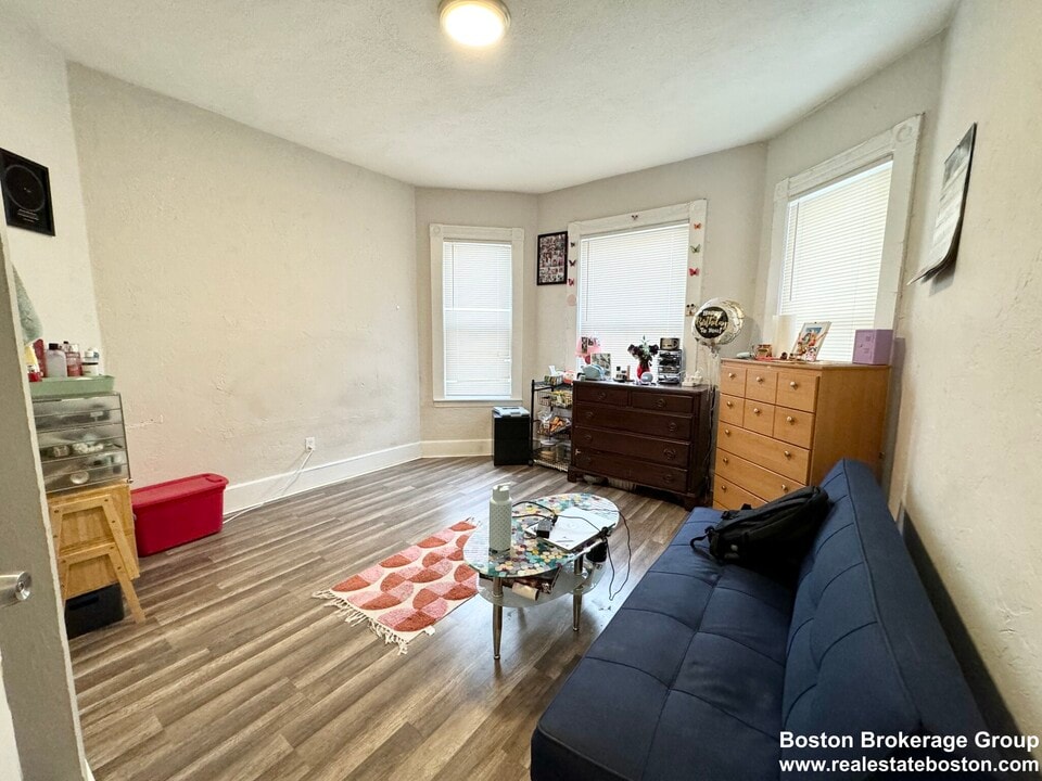49 Crescent Ave, Unit #1 in Boston, MA - Building Photo