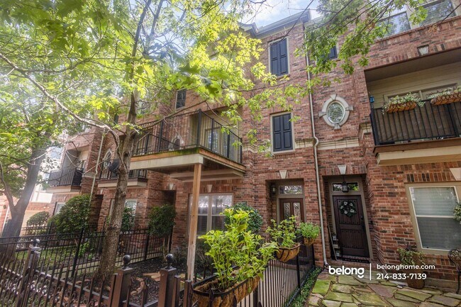 3610 Gillespie St, Unit 8 in Dallas, TX - Foto de edificio - Building Photo