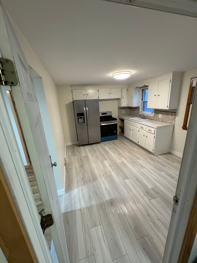 343 Homecrest Dr, Unit Upper
