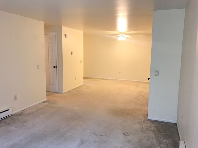 Stone Ridge Apartments in Madison, WI - Building Photo - Building Photo