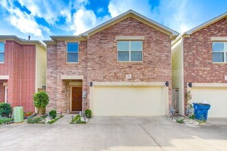 3707 Main Poplar Dr in Houston, TX - Building Photo - Building Photo