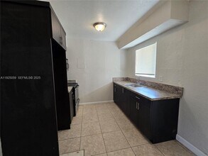 1219 Chateau Park Dr in Fort Lauderdale, FL - Building Photo - Building Photo