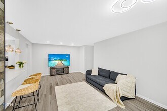 726 Dempster St, Unit 5 in Mount Prospect, IL - Building Photo - Building Photo