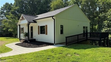 148 Buena Vista Dr in Pilot Mountain, NC - Foto de edificio - Building Photo