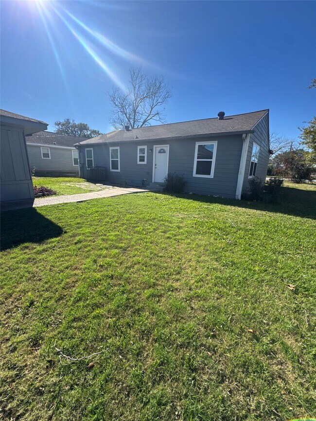 432 Dr. Martin Luther King Jr. Dr. in La Porte, TX - Building Photo - Building Photo