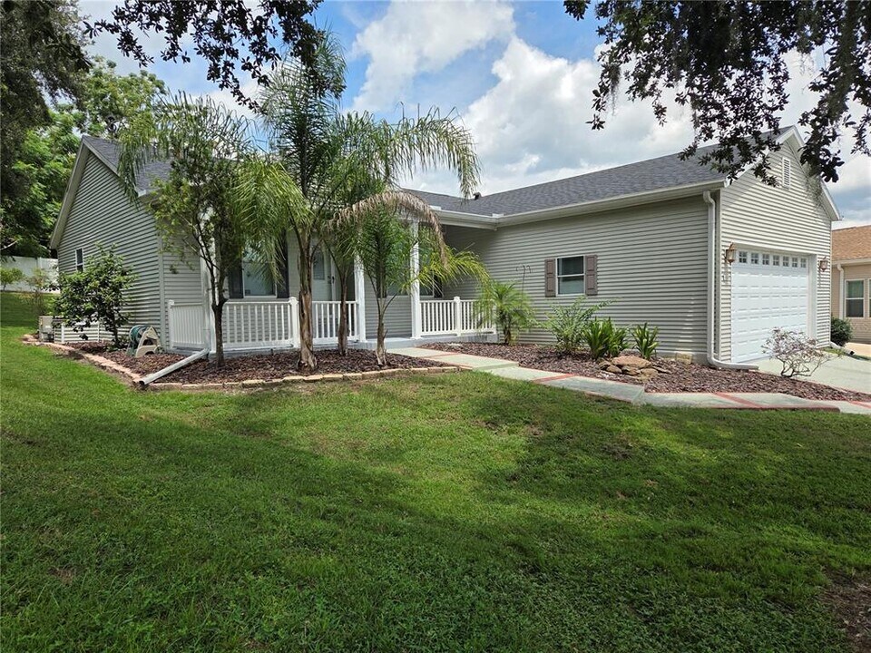 38245 Callaway Blvd in Dade City, FL - Building Photo