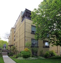 937 Avenue Rd in Toronto, ON - Building Photo