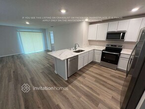 10831 Hidden Banks Gln in Parrish, FL - Building Photo - Building Photo
