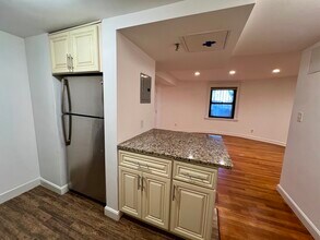 242 Beacon St, Unit 2 in Boston, MA - Building Photo - Building Photo