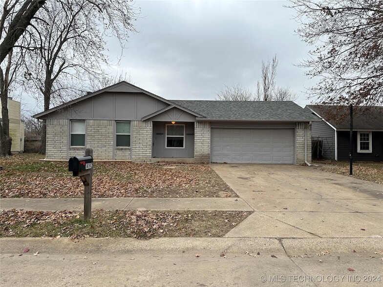 14192 S Poplar Pl in Glenpool, OK - Building Photo