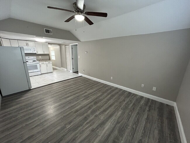 1830 48th St S in St. Petersburg, FL - Foto de edificio - Building Photo