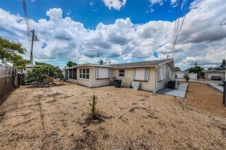 4902 Vision Ave in Holiday, FL - Building Photo - Building Photo