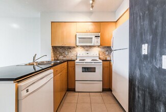 373-2373 Front St W in Toronto, ON - Building Photo - Building Photo