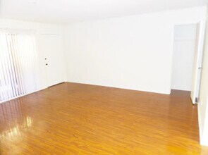 14942 Burbank Blvd in Los Angeles, CA - Building Photo - Building Photo