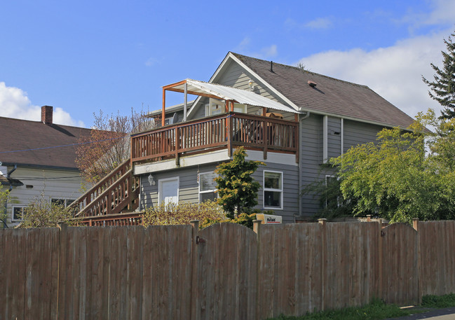 2001 Rockefeller Ave in Everett, WA - Foto de edificio - Building Photo